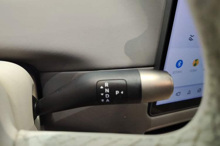 Used Li Auto i6 2025 Model Four-Wheel-Drive Standard Type Gear Lever