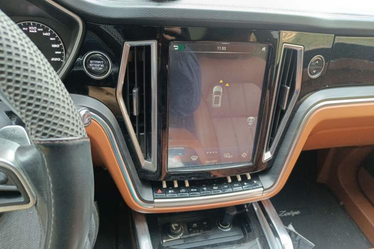 Used Zotye T700 2017 1.8T Dual-Clutch Luxury Model
