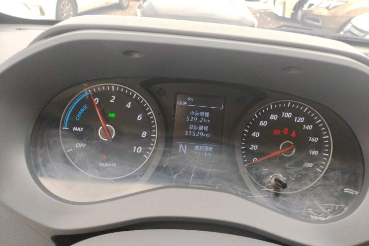 Used Wuling Yangguang 2024 300KM Comfort Version Passenger Van 75kW
