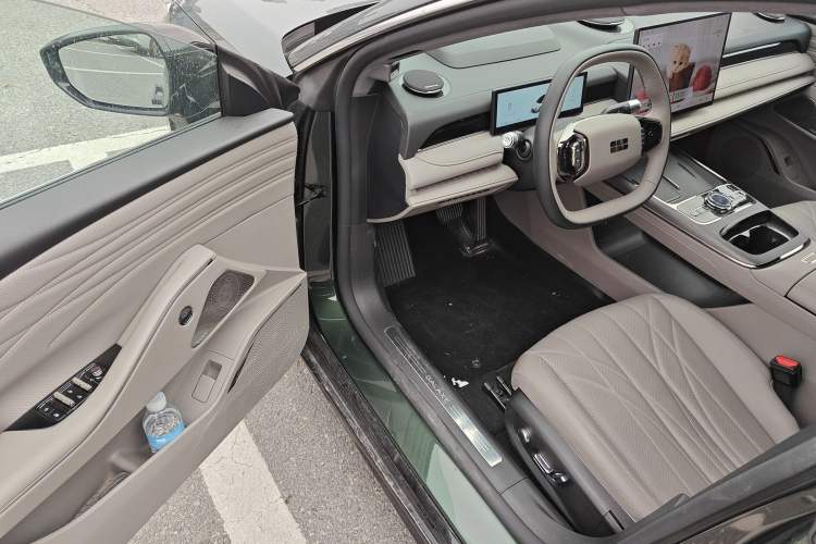 Used Geely Galaxy 8 2025 130km EM-P Starship Edition
