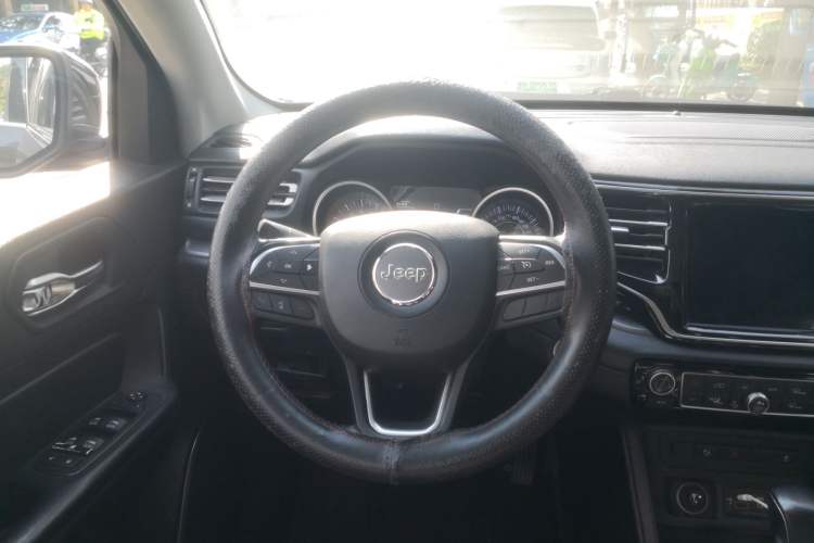 Used Jeep Commander 2018 2.0T Two-Wheel Drive Enjoy Edition China V
