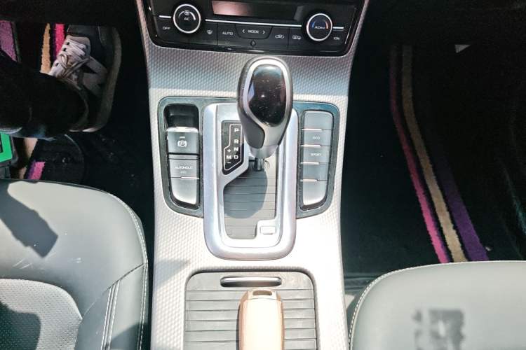Used Geely Auto Emgrand GS 2016 Sport Edition 1.3T Automatic LingShang Model Gear Lever