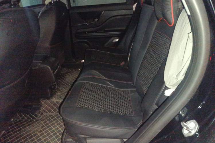 Used Lincoln Corsair 2022 2.0T Two-Wheel Drive Deluxe Edition Left Rear Seat