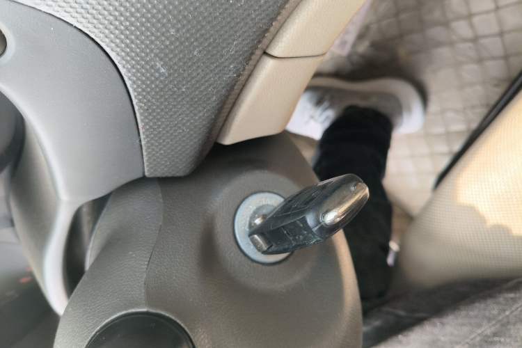 Used Hyundai Verna (older generation) 2010 Sedan 1.4L Manual Comfort GS Vehicle Key