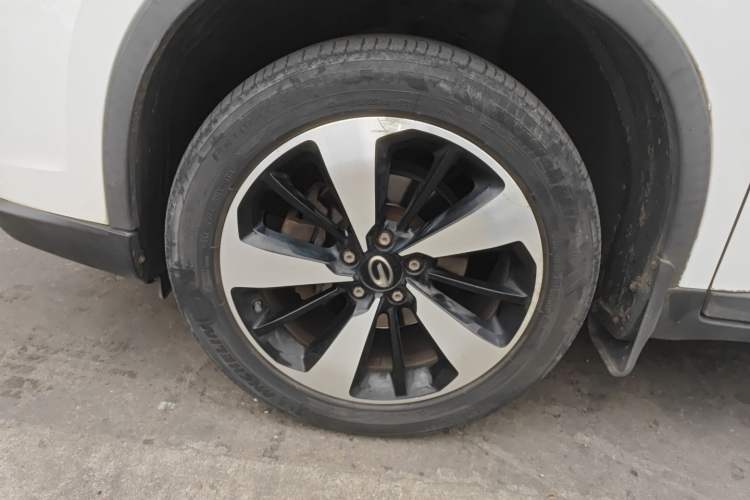 Used GAC Trumpchi GS4 2018 235T Automatic Two-Wheel Drive Luxury Smart Connectivity Version Left Front Wheel Hub