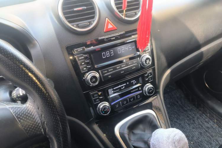 Used Haval H6 2015 Upgraded Model 1.5T Manual Two-Wheel Drive Urban Version
