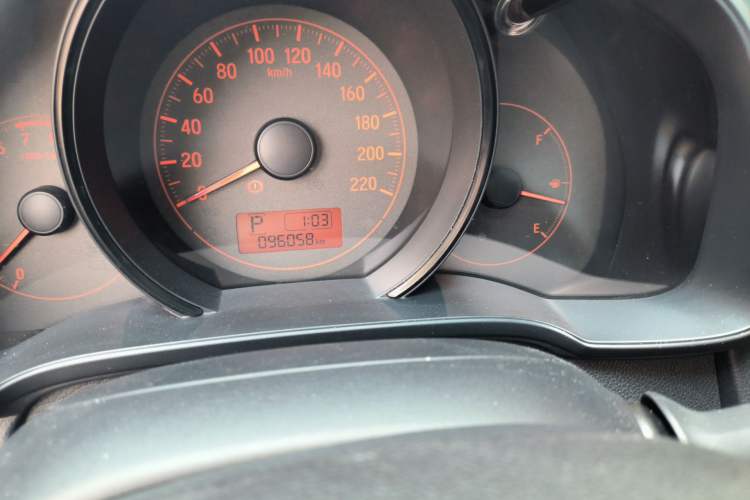 Used Honda Fit 2014 1.5L LX CVT Comfort Model Odometer Close Up