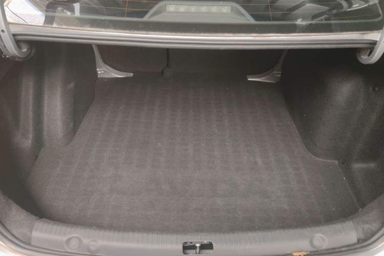 Used Volkswagen Lavida 2015 1.6L Manual Comfort Edition Trunk