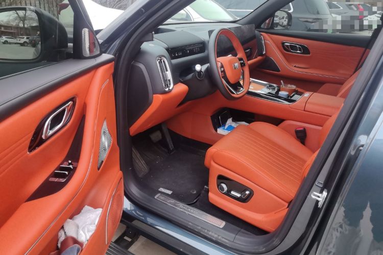 Used Geely Galaxy M9 2025 Model 230km Two-Wheel-Drive Exploration Edition Driver Seat