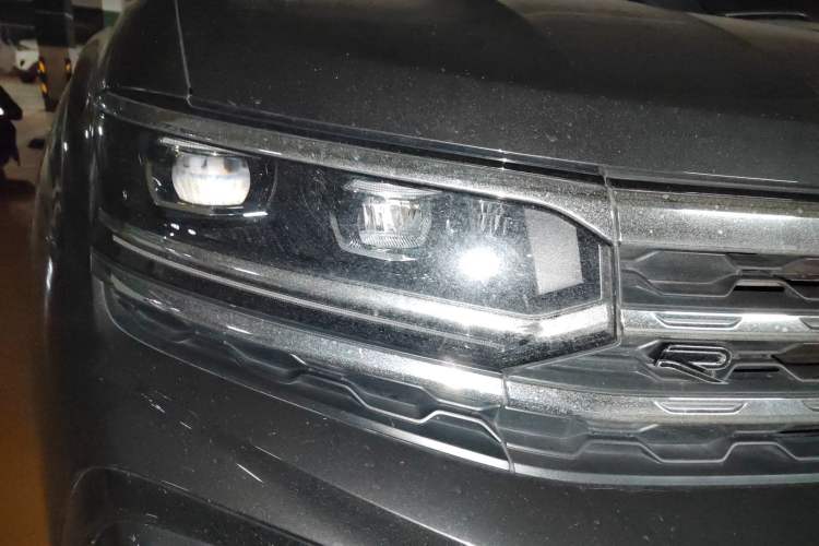 Used Volkswagen Teramont X 2022 380TSI Four-Wheel Drive Polar Night Limited Edition Right Front Headlight