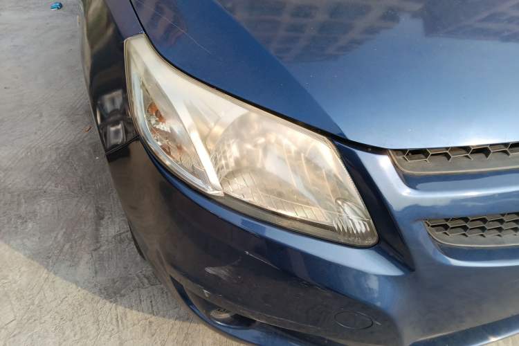 Used Chevrolet Sail 2010 Sedan 1.2L Manual Warm Edition Right Front Headlight