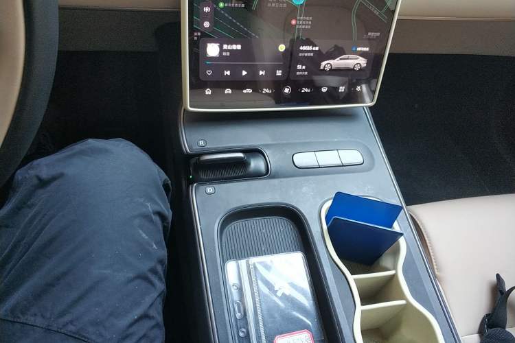 Used Nio ET5 2024 75 kWh Gear Lever