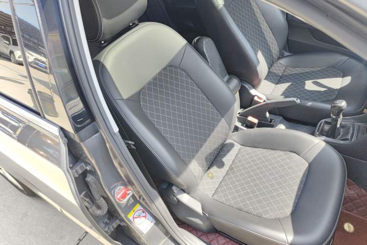 Used Skoda Rapid 2018 1.6L Manual Comfort Edition Right Front Seat