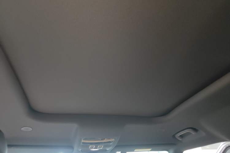 Used Land Rover Defender 2023 Facelift 110 3.0T P400 X-DYNAMIC HSE Headliner