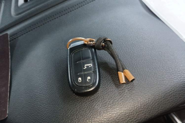 Used Jeep Grand Commander 2018 2.0T Four-Wheel Drive Premium Navigation Version China V
