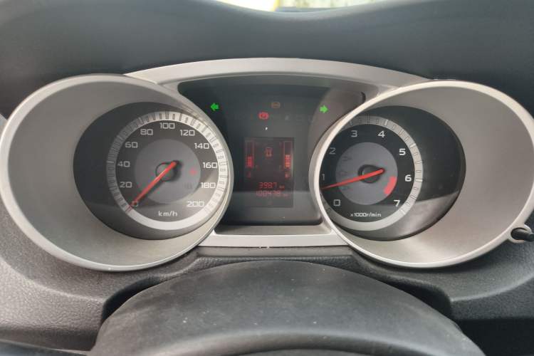 Used Land X8 2014 Explorer Edition 2.0T Gasoline 4x2 Luxury Model