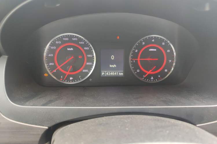 Used SAIC MAXUS G10 2019 PLUS 2.0T Automatic Elite Edition China V Standard Odometer Close Up