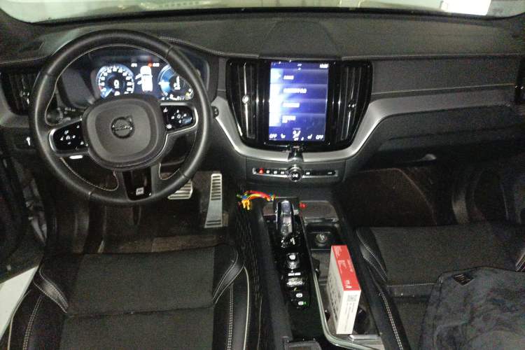 Used Volvo XC60 New Energy 2019 T8 E-Drive Hybrid Intelligent Luxury Sport Edition China VI