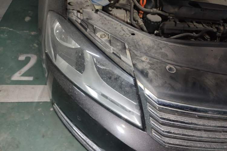 Used Volkswagen Magotan 2012 Revised Version 1.8TSI Leading Edition Right Front Headlight