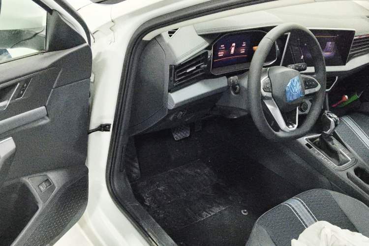 Used Volkswagen Sagitar 2025 300TSI DSG Flyover Edition Interior 3