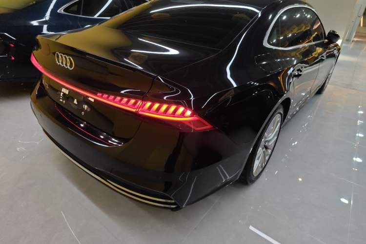 Used Audi A7L 2024 45TFSI S-line Dream-Building Edition Flow Crystal Package
