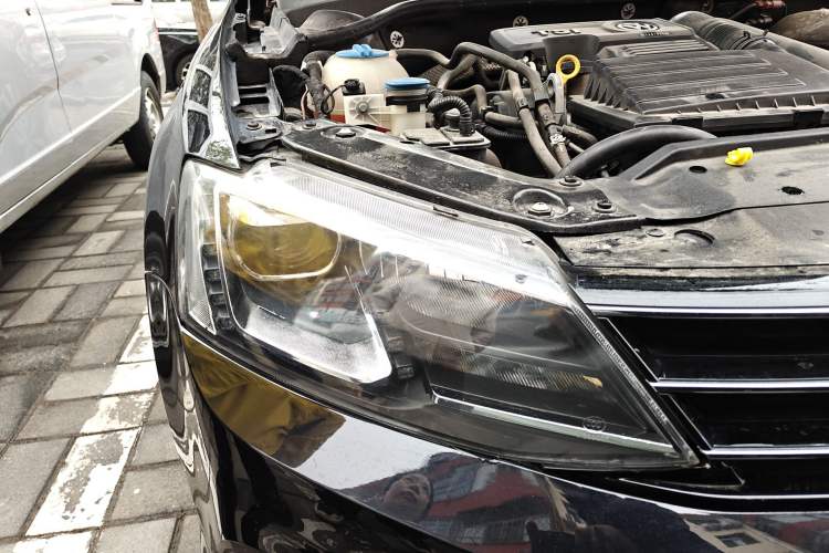 Used Volkswagen Sagitar 2017 180TSI Automatic Luxury Edition Right Front Headlight