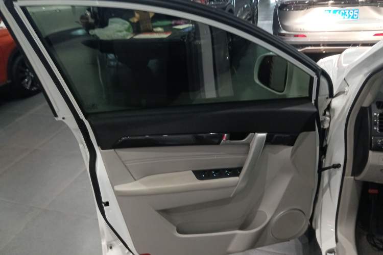 Used Chevrolet Captiva 2015 2.4L Two-Wheel Drive Urban Version 5 Seats