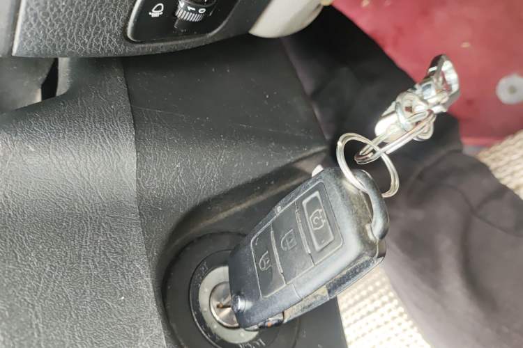 Used FORTHING Lingzhi 2016 M3 1.6L 7-Seater Comfort Model China IV Standard Vehicle Key