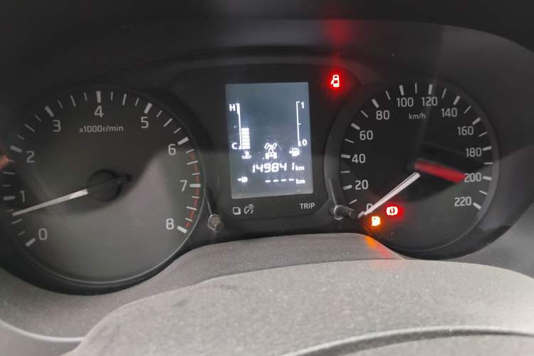 Used Nissan Navara 2017 2.5L Manual 4x4 Luxury Edition QR25 Odometer Close Up