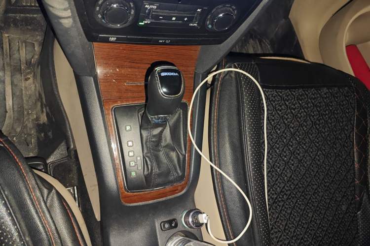 Used Skoda Octavia 2014 1.6L Automatic Yijun Edition Gear Lever