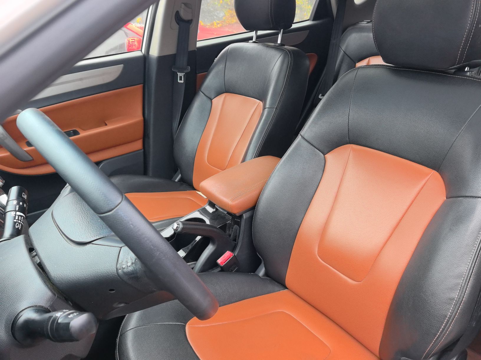 Переднее сиденье в автомобиле