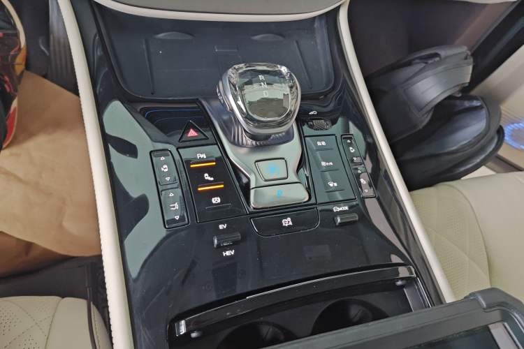 Used Denza D9 2024 DM-i 980 Four-Wheel Drive Prestige Model Gear Lever