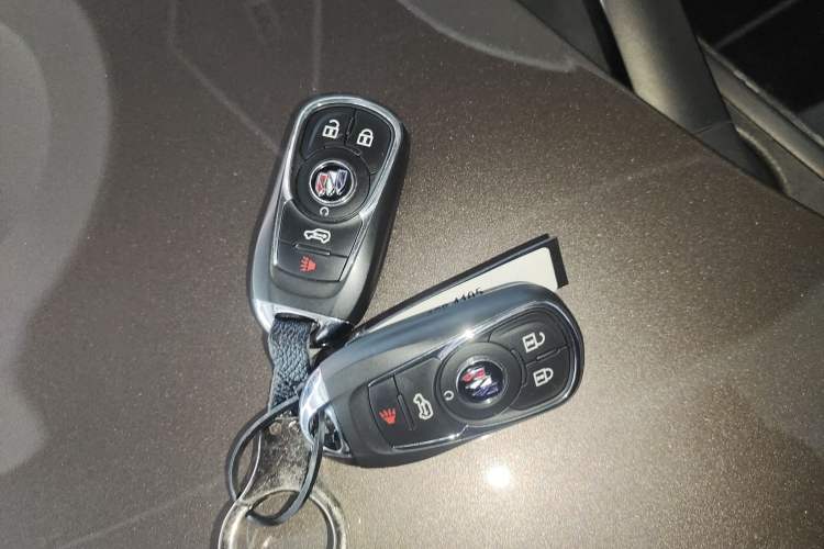 Used Buick GL8 2023 Facelifted Land Cruiser Executive Luxury Version Vehicle Key