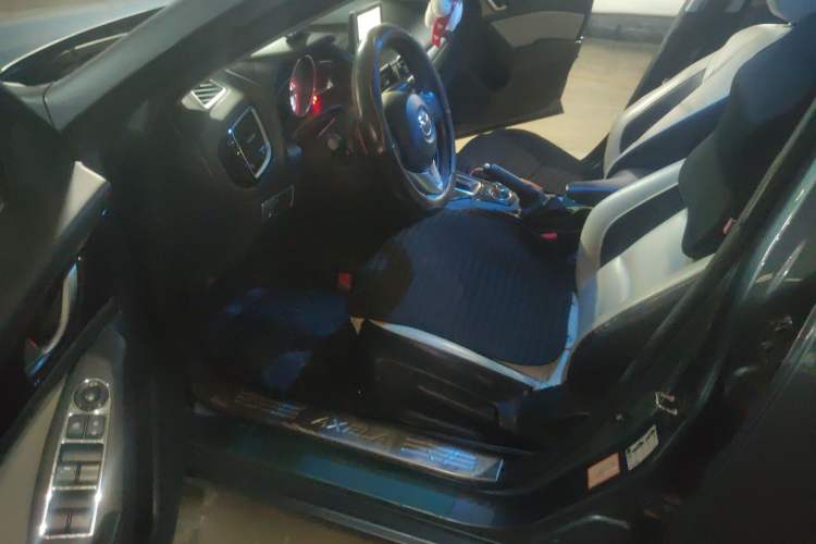 Used Mazda 3 Axela 2014 Sedan 2.0L Automatic Flagship Model Driver Seat