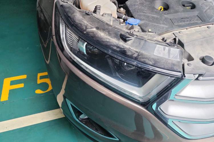 Used Ford Edge 2016 EcoBoost 245 Two-Wheel-Drive Titanium 7-Seater Right Front Headlight