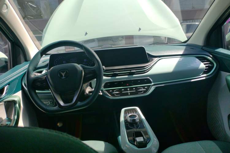 Used CHANGAN Benni E-Star 2022 Qingxin Edition Colorful Model Lithium Iron Phosphate Center Console