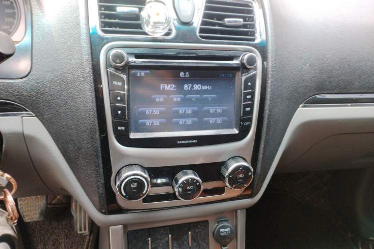 Used Geely Auto Classic Emgrand 2012 Sedan 1.5L Manual Standard Model Audio And AC Panel
