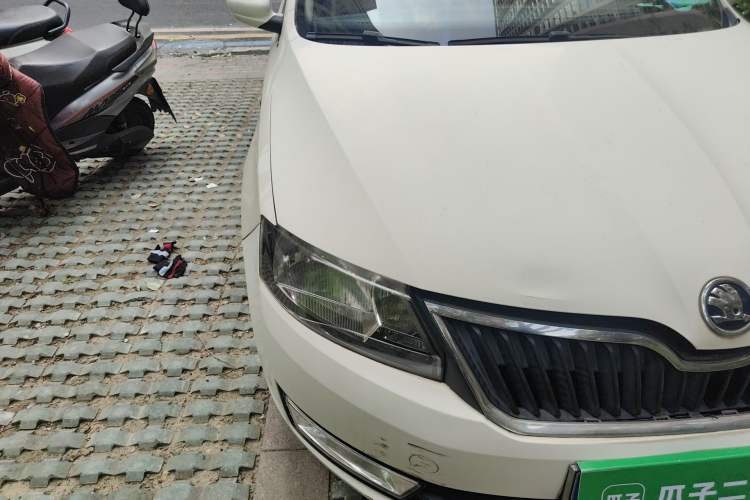 Used Skoda Rapid 2015 1.6L Manual Smart Selection Model
