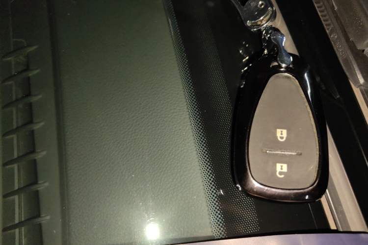 Used Chevrolet Cruze 2017 1.4T Hatchback Dual-Clutch Lingfeng Edition Vehicle Key