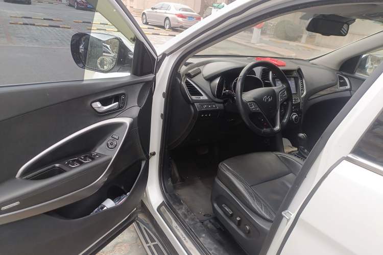 Used Hyundai Santa Fe 2013 Revised Version 2.0T Automatic All-Wheel Drive Top-Tier Trim
