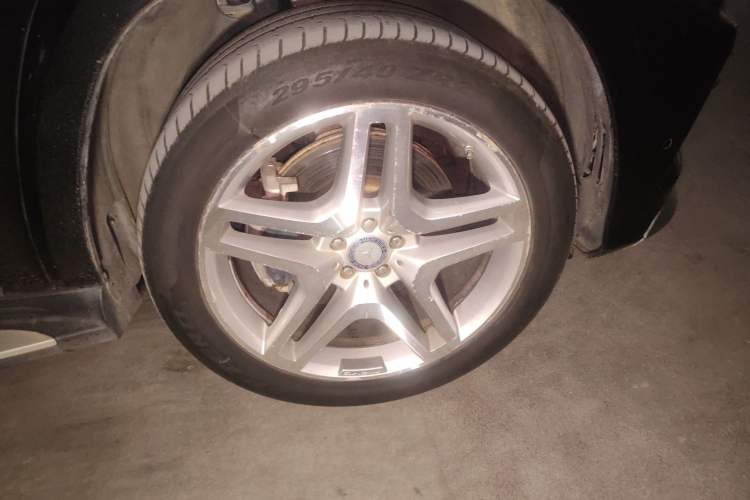 Used Mercedes-Benz GL-Class 2013 GL 500 4MATIC Right Front Wheel Hub