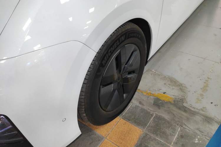 Used Li Auto MEGA 2025 Home Family Special Edition Exterior 7