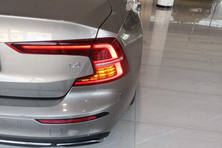 Used Volvo S60 2021 T4 Zhiyi Luxury Edition
