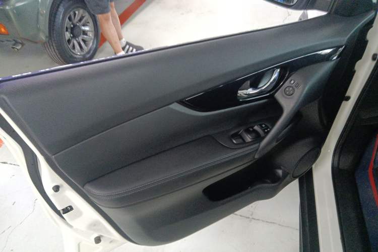 Used Nissan X-Trail 2022 2.0L Two-Wheel Drive Smart Connect & Comfort Edition