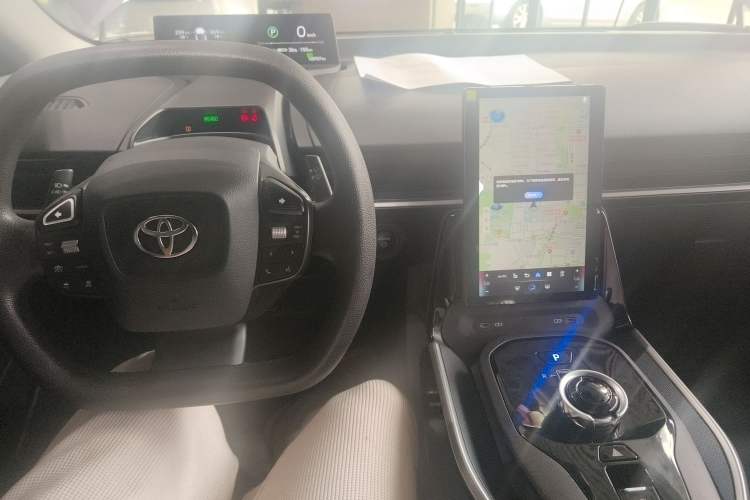 Used Toyota bZ3 2024 517 km Elite PRO Center Console