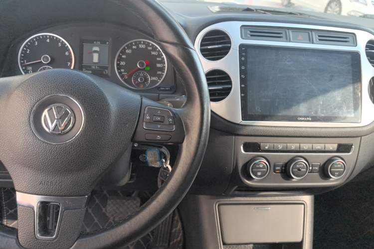 Used Volkswagen Tiguan 2013 1.8TSI Automatic Two-Wheel Drive Luxury Model Center Console
