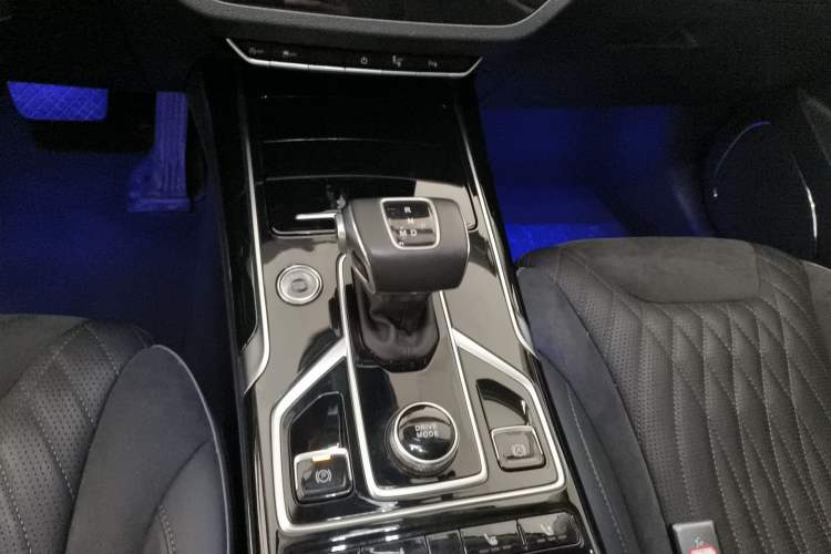 Used Hongqi HS5 2022 Revised Version 2.0T Smart Connect Flagship Edition