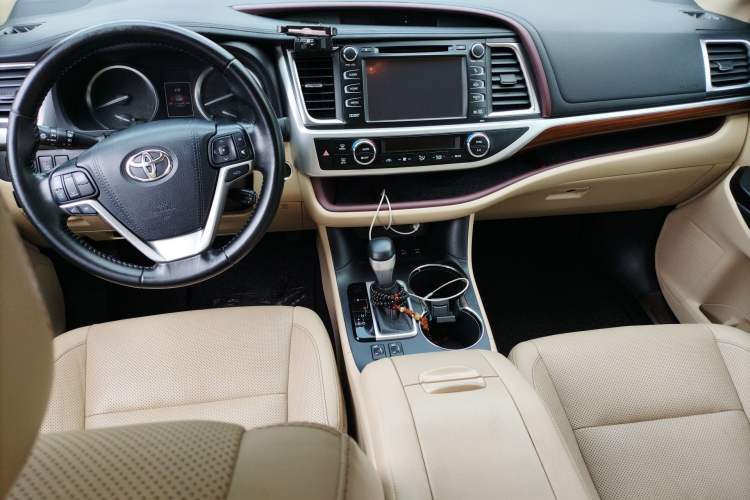 Used Toyota Highlander 2017 2.0T Four-Wheel Drive Luxury Edition 7 Seats