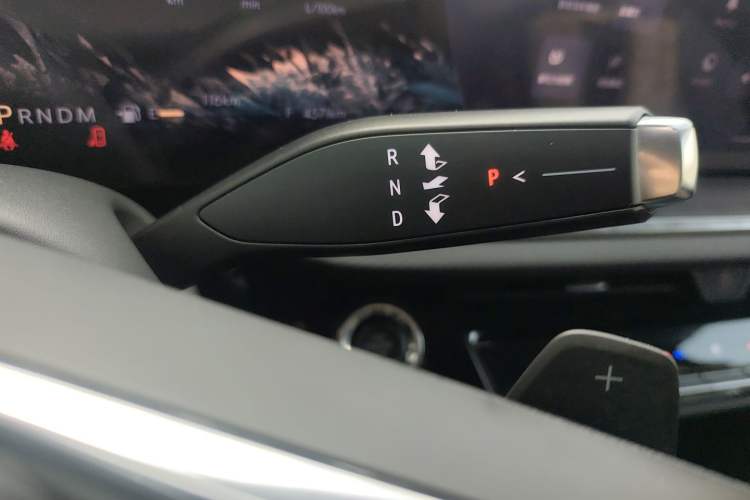 Used Buick Envision 2024 Encore Plus 28T Two-Wheel Drive Luxury Edition Gear Lever