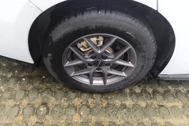 Used BYD Seal 06 New Energy 2024 DM-i 80KM Luxury Model Right Rear Wheel Hub